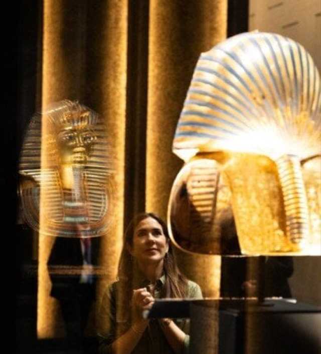 ملكة الدنمارك تزور الأهرامات والمتحف المصري الكبير (صور)