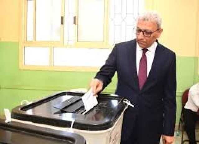وكيل أول مجلس النواب يدلي بصوته في الانتخابات بالجيزة