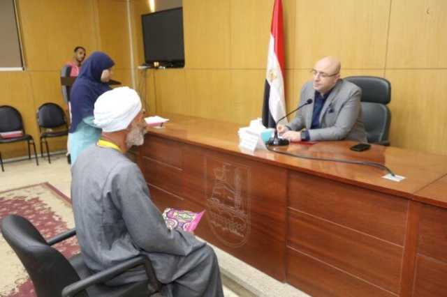 محافظ بني سويف يستجيب لـ 5 حالات إنسانية ويوجه بصرف مساعدات مالية فورية لأسر معيلة