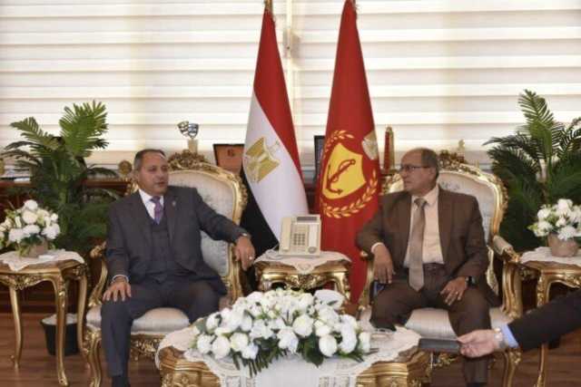 رفع حالة الطوارئ وجاهزية المعدات.. محافظ بورسعيد يستقبل رئيس 'القابضة للمياه' لمتابعة استعدادات الأمطار