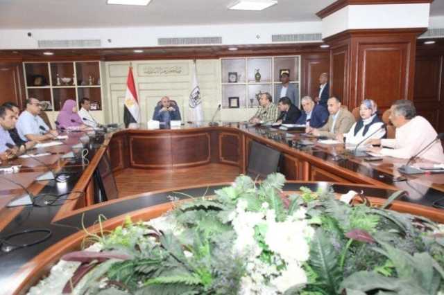 خلال اللقاء الأسبوعى محافظ بنى سويف.. توجيهات فورية لتلبية مطالب وشكاوى صحية وإنسانية وتكليفات بالتواجد الميداني لرؤساء المدن