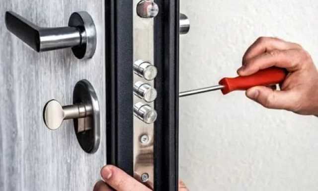 دليلك لاختيار أبواب شقق خارجية مودرن تجمع بين الأمان والأناقة