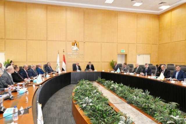 وزير الإسكان ورئيس الهيئة العربية للتصنيع يتابعان موقف تنفيذ مشروعات «حياة كريمة»