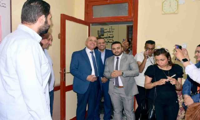 محافظ الأقصر يتفقد لجان انتخابات مجلس النواب للاطمئنان على سير العملية الانتخابية