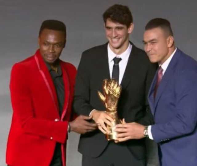 جوائز الكاف.. ياسين بونو يتوج بأفضل حارس إفريقي لعام 2025