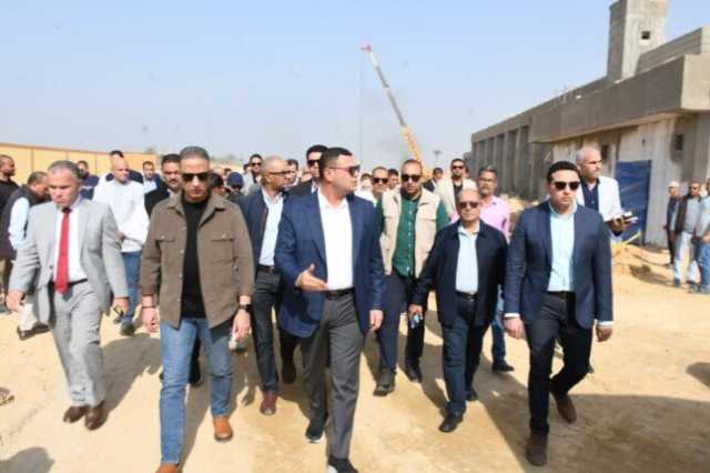 1.5 مليار جنيه لخدمة مليون مواطن: وزير الإسكان ومحافظ الفيوم يتفقدان 'مجمع العزب' ضمن 'حياة كريمة'