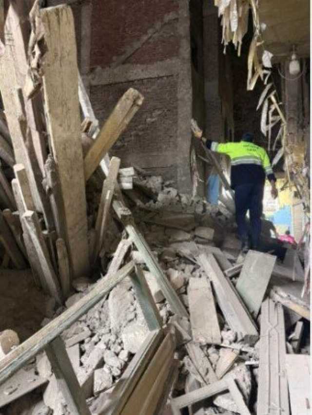 انهيار منزل مهجور مكون من 3 طوابق في الموسكي
