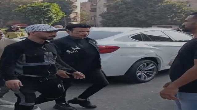 في انتظار وصول الجثمان.. سعد الصغير وحمادة الليثي في مقدمة الحضور بجنازة إسماعيل الليثي