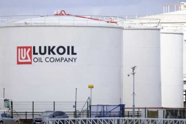 شركتا إكسون موبيل وشيفرون كورب تدرسان شراء أصول في شركة النفط الروسية الكبرى « لوك أويل»