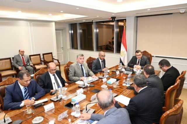 وزير الإسكان يتابع آخر مستجدات المشروعات التي تنفذها المقاولون العرب ضمن المبادرة الرئاسية «حياة كريمة»