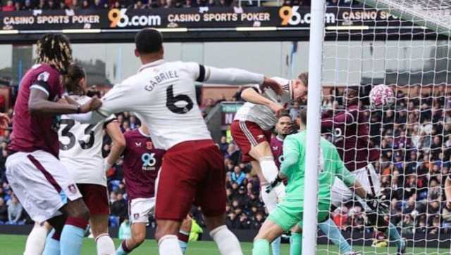 أرسنال يعبر بيرنلي ويعزز صدارته للدوري الإنجليزي