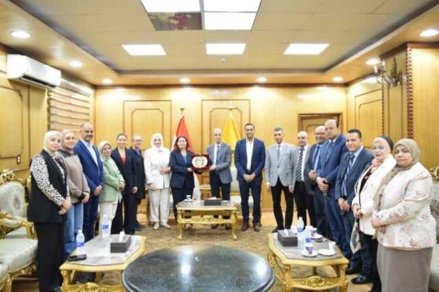رئيس جامعة بني سويف يستقبل وفداً ممثلًا لعدد من الجامعات الفرنسية