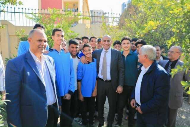 وزير التعليم يتابع نسب الحضور بمدارس كفر الشيخ.. ويجري نقاشا مع الطلاب حول المناهج المطورة