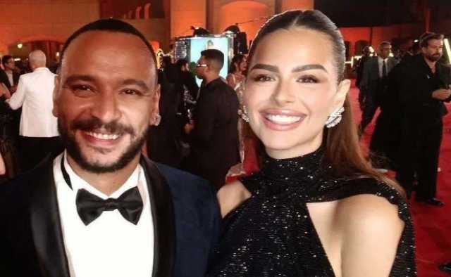 وسط حالة رومانسية.. أحمد خالد صالح وهنادي مهنا على ريد كاربت حفل افتتاح مهرجان القاهرة السينمائي «فيديو»