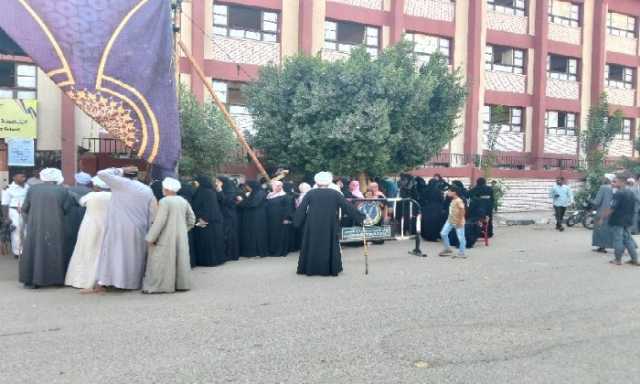 توافد الناخبين للإدلاء بأصواتهم في انتخابات مجلس النواب بالأقصر