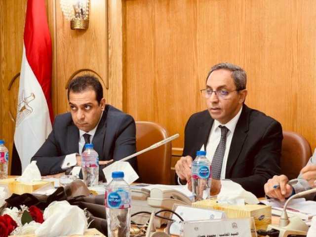 محافظ قنا يترأس اجتماعا موسعًا لمتابعة الخطة الاستثمارية