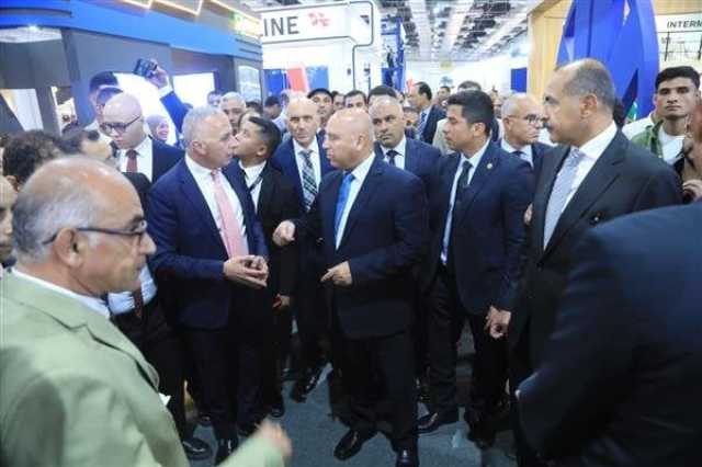 كامل الوزير يتفقد أجنحة معرض ومؤتمر النقل الذكي واللوجستيات والصناعة «TransMEA»