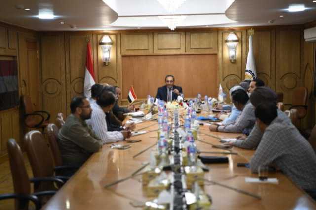 محافظ قنا يتابع مستجدات تنفيذ مشروع 'حيّنا' للتنمية الحضرية المتكاملة