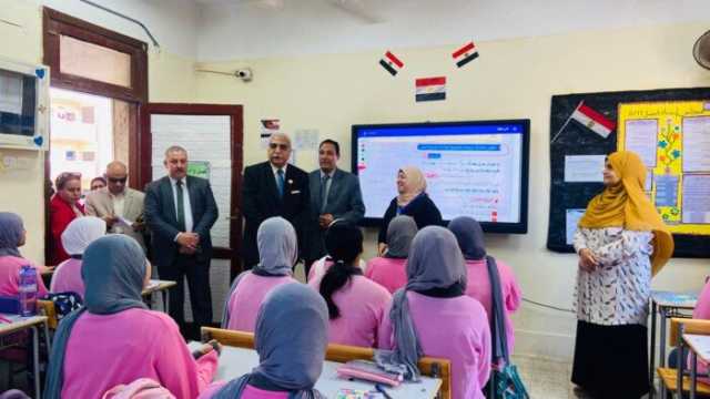 مدير تعليم القليوبية يتابع سير العملية التعليمية ولجنة التقييمات ببنها