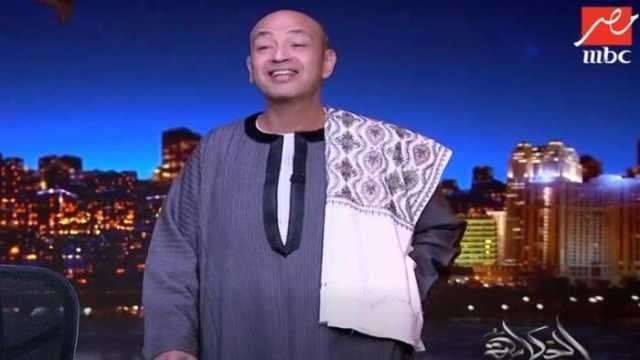 وشها حيكون حلو على الزمالك.. عمرو أديب بـ الجلابية: اللي هيضحك هضربه بالعصاية