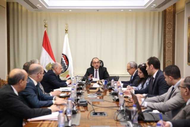 وزير قطاع الأعمال يتابع مع الشركات القابضة موقف تطبيق نظام «ERP»