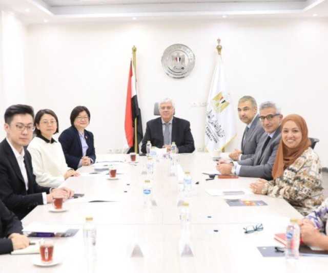 وزير التعليم العالي يبحث سبل تعزيز التعاون مع وفد الجامعة المفتوحة في الصين