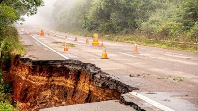 مصرع وإصابة 18 شخصا على الأقل في انهيارات أرضية جنوب شرق فيتتنام