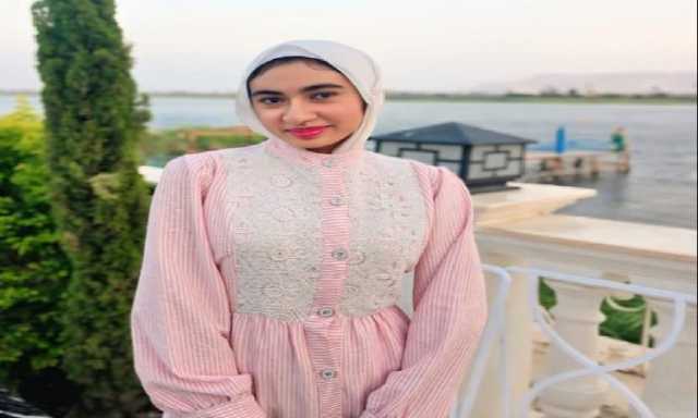 مدير تعليم قنا يُهنئ الطالبة سارة أحمد لاختيارها سفيرة لمصر في المسابقة العالمية Technovation Girls