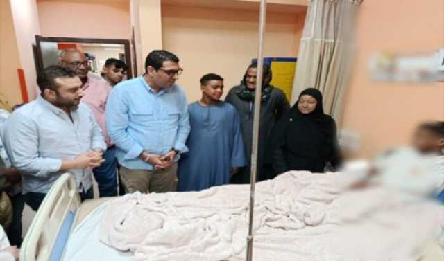 نائب محافظ الأقصر يزور ضحايا حادث الطريق الصحراوي الغربي بالمستشفى