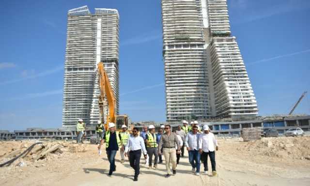 رئيس جهاز مدينة العلمين الجديدة يتفقد مشروع بحيرات الداون تاون وكوبري تقاطع طريق C19