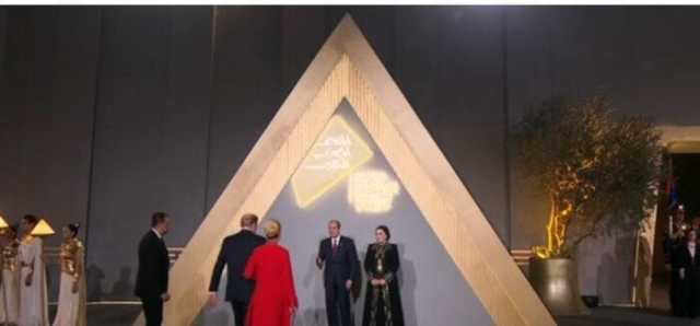 الرئيس السيسي وقرينته يستقبلان الوفود المشاركة في احتفالية المتحف المصري الكبير