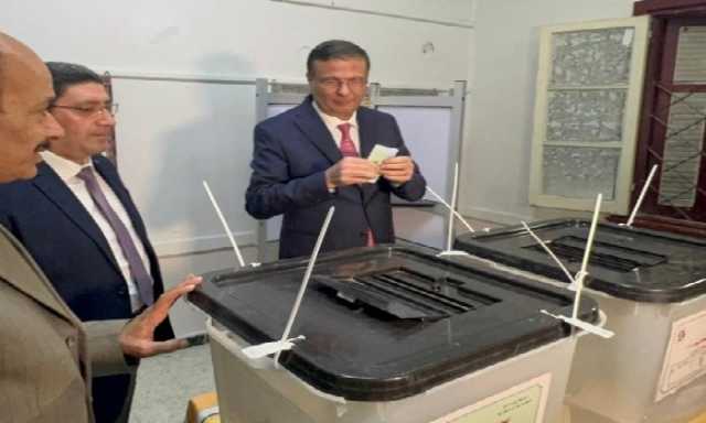وزير الزراعة يُدلي بصوته في انتخابات مجلس النواب بالإسكندرية
