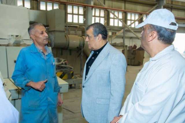 وزير الإنتاج الحربي يطمئن على سير العمل بشركة حلوان للصناعات غير الحديدية «مصنع 63 الحربي»