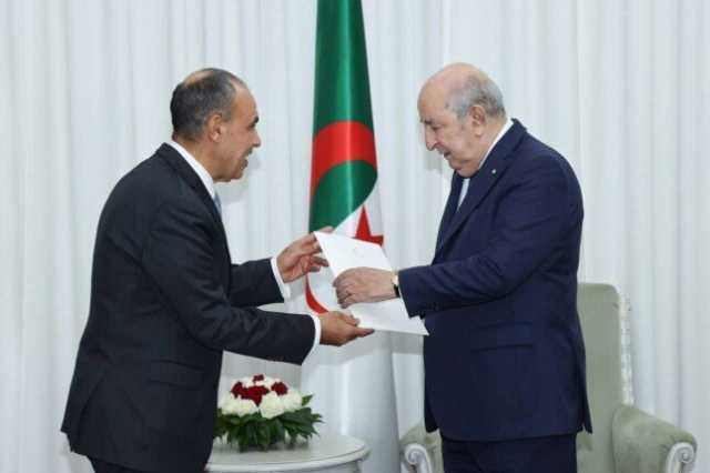 وزير الخارجية يسلم الرئيس الجزائري رسالة خطية من الرئيس السيسي