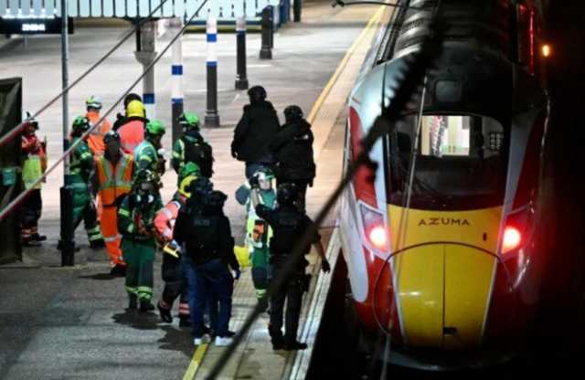 حادث الطعن في قطار لندن.. وزيرة الداخلية البريطانية تعلن اعتقال شخصين