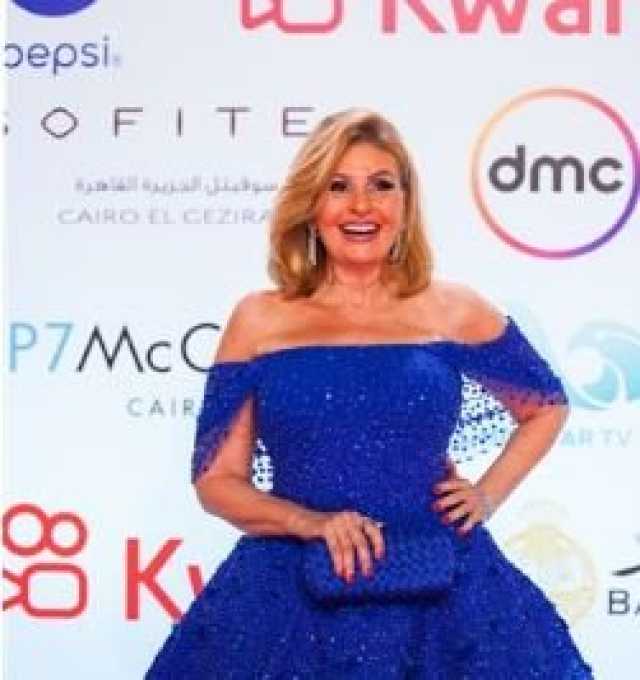 يسرا بحفل افتتاح مهرجان القاهرة السينمائي 46: «أحلى أفلام حياتي مع محمد عبد العزيز»