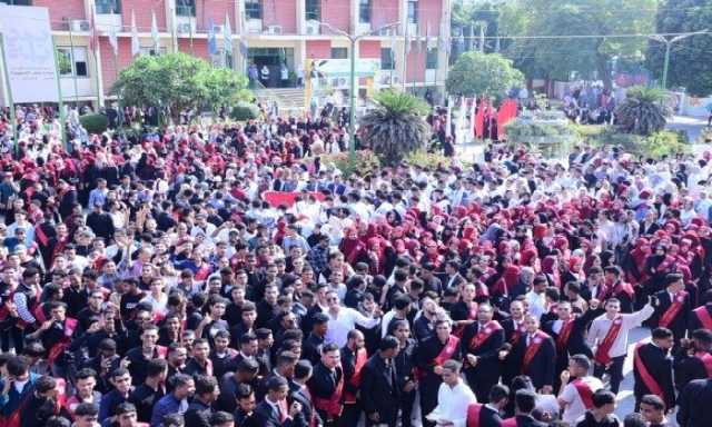 مسيرة في حب مصر.. طلاب جامعة سوهاج يحتشدون للمشاركة في انتخابات النواب 2025