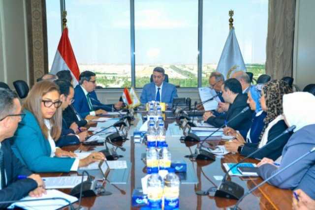 التموين تبحث إنشاء المركز اللوجستي العالمي لتخزين وتوزيع الحبوب بميناء شرق بورسعيد