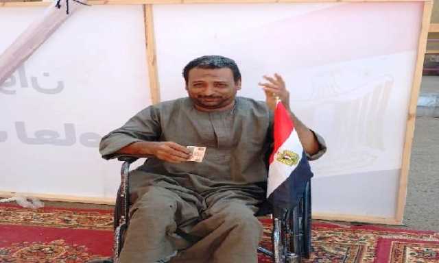 محافظ أسوان: تيسيرات خاصة لذوي الهمم وكبار السن داخل لجان الانتخابات