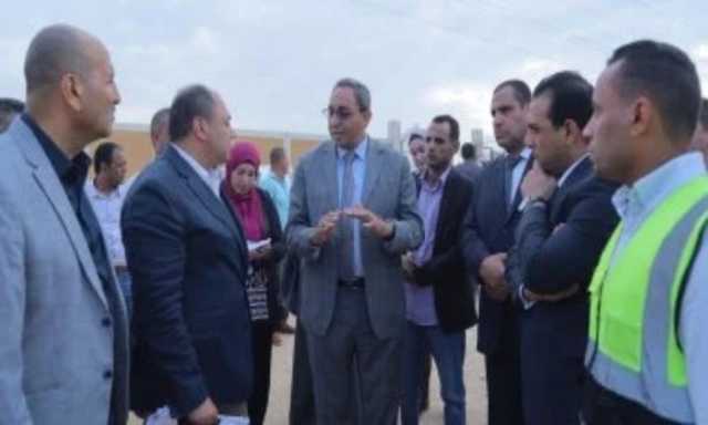 محافظ قنا ورئيس هيئة تنمية الصعيد يتفقدان مشروع مزرعة شتلات القصب بالمراشدة