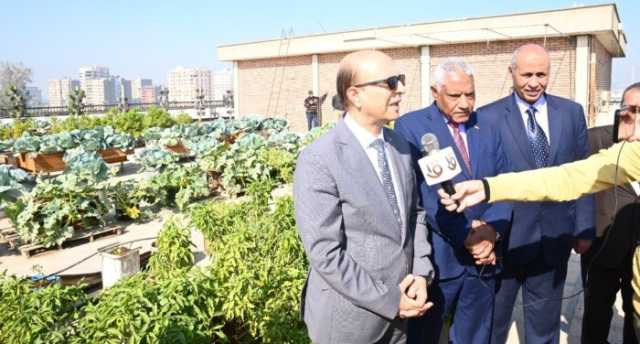 رئيس جامعة أسيوط يشيد بتجربة كلية الزراعة في زراعة الأسطح