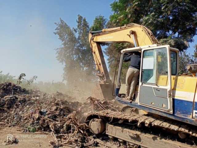 حملة عاجلة لإزالة التلوث بترعة البندرة بالغربية بعد استغاثات الأهالي من الروائح الكريهة