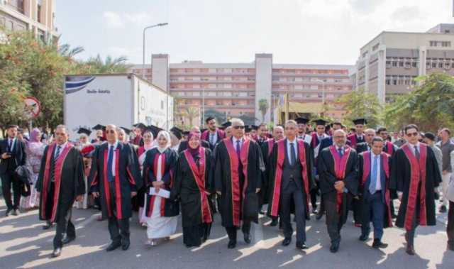 رئيس جامعة طنطا يشهد احتفالية تخريج الدفعة الـ 47 بكلية طب الأسنان