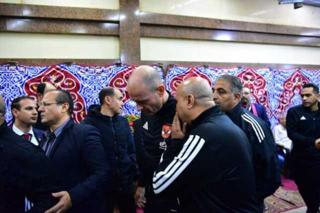 تقدمهم توروب.. الجهاز الفني لـ الأهلي يقدم واجب العزاء في الراحل محمد صبري