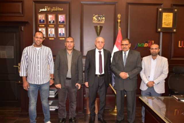 محافظ الأقصر يبحث خطط تطوير المنظومة الخدمية مع رئيس شركة مياه الشرب الجديد