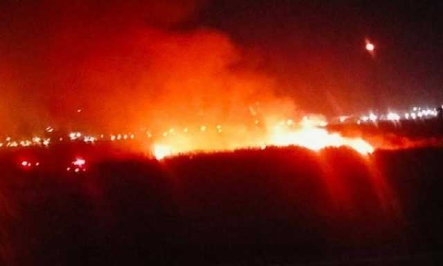 حريق يلتهم مخلفات بجوار أرض البحرية بالعامرية.. والدفع بـ 14 سيارة إطفاء للسيطرة على الحريق