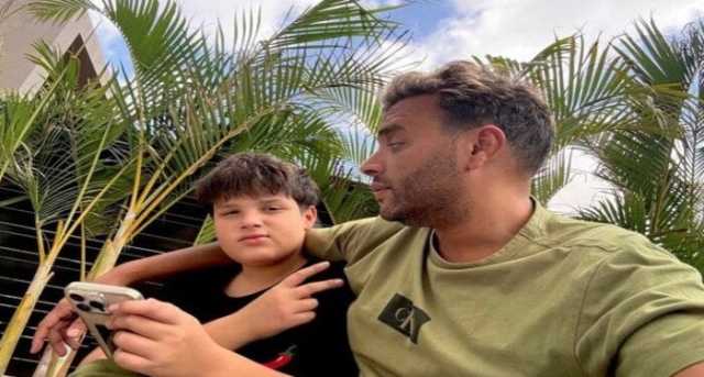 تشابه يخطف الأنظار.. أحدث ظهور لرامي صبري مع نجله يشعل مواقع التواصل