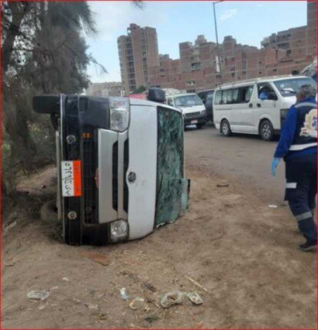 إصابة 11 شخصا في انقلاب «ميكروباص» على طريق الإسكندرية الزراعي بالقليوبية