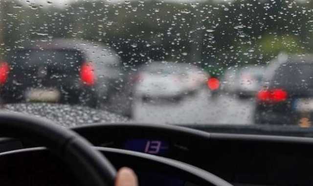 الداخلية تطالب قائدي السيارات بتوخي الحذر أثناء الطقس السيئ حرصا على سلامتهم
