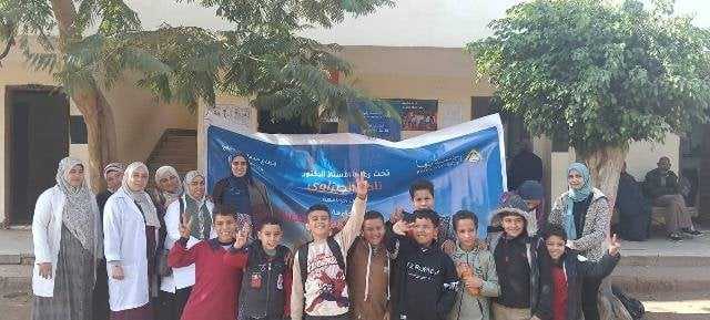 جامعة بنها تنظم قافلة طبية بمدرسة بقرية برقطا 2 بكفر شكر